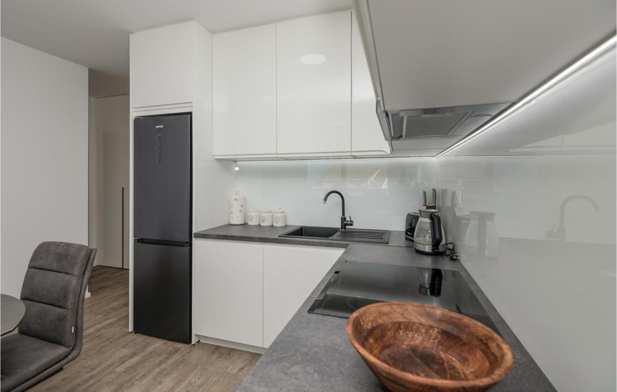 Stunning Apartment In Tucepi With Kitchen エクステリア 写真